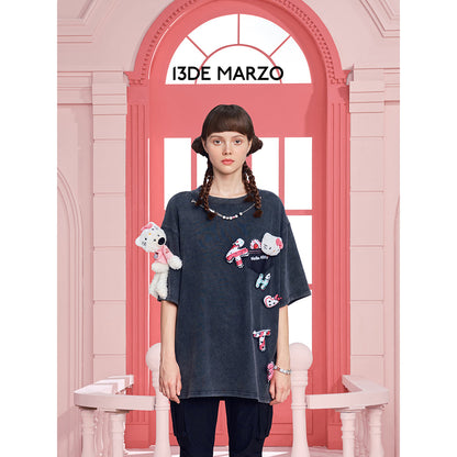 13De Marzo X Hello Kitty Plush Cake Letter T-Shirt Black