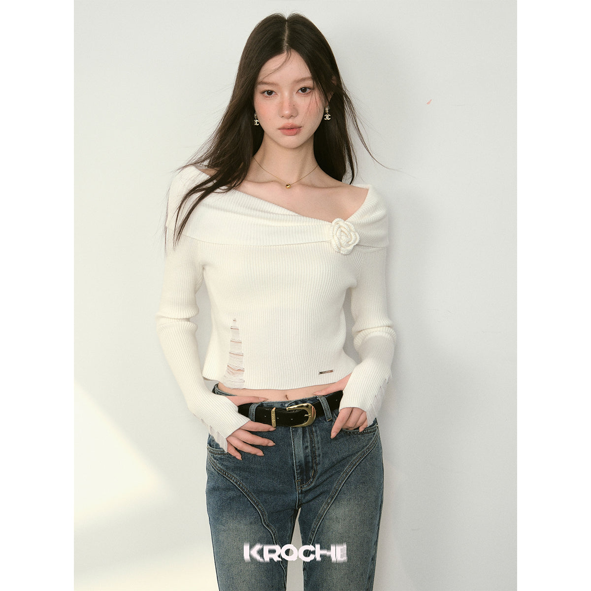 Kroche 3D Rose Off-Shoulder Knitted Top White