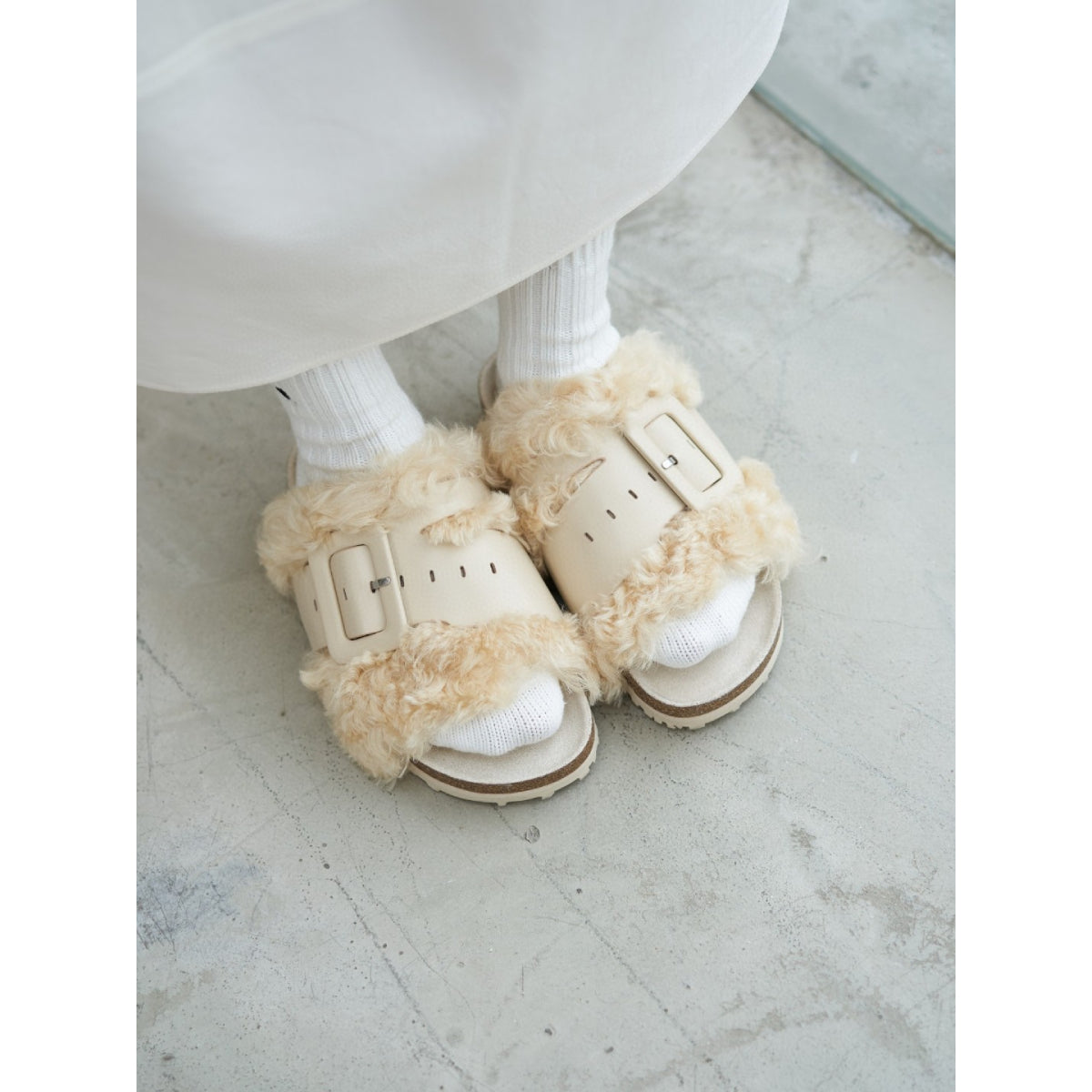 Lost In Echo Leather Strap Buckle Fluffy Slides Cream