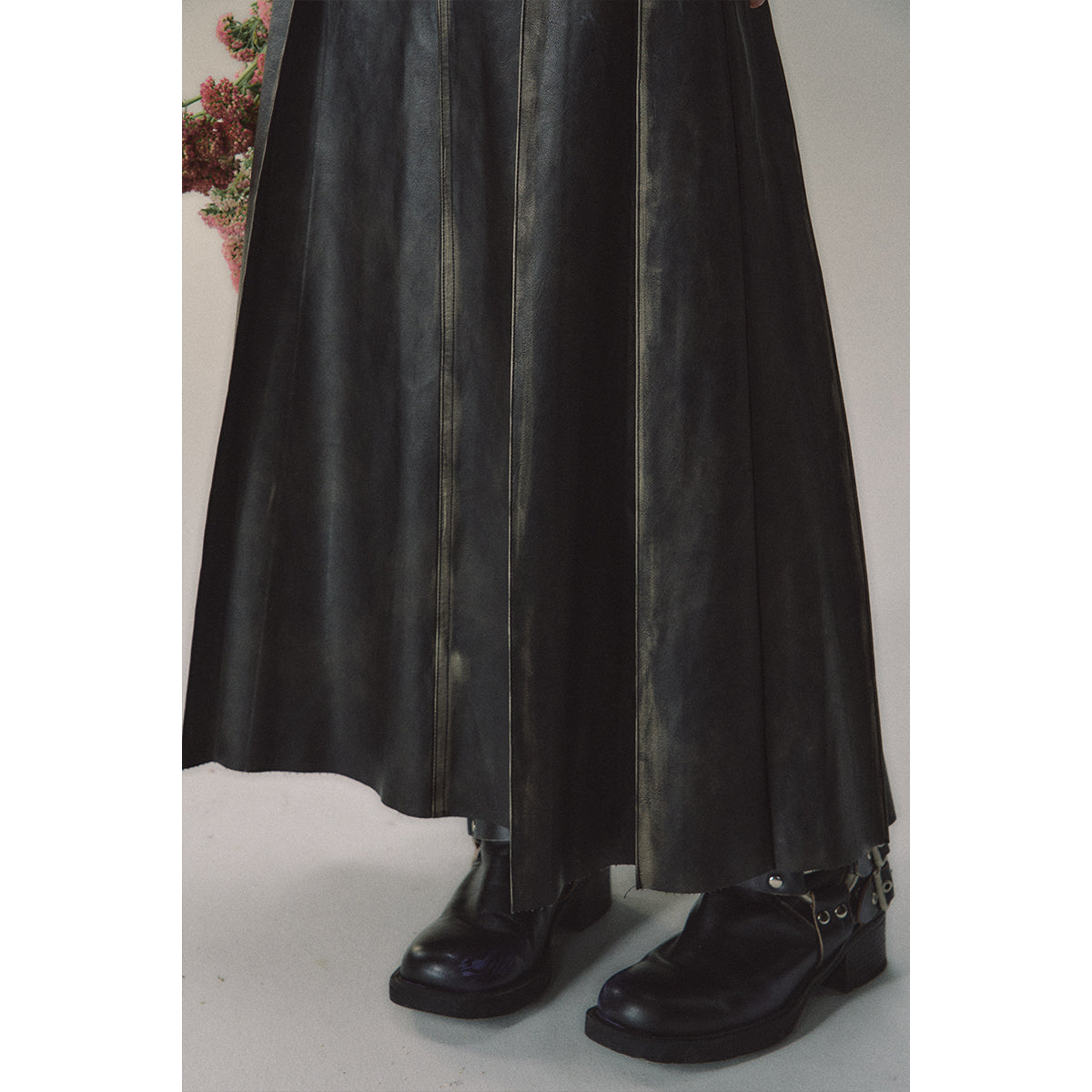 Via Pitti Brush-Off Leather Pleated Long Skirt Black