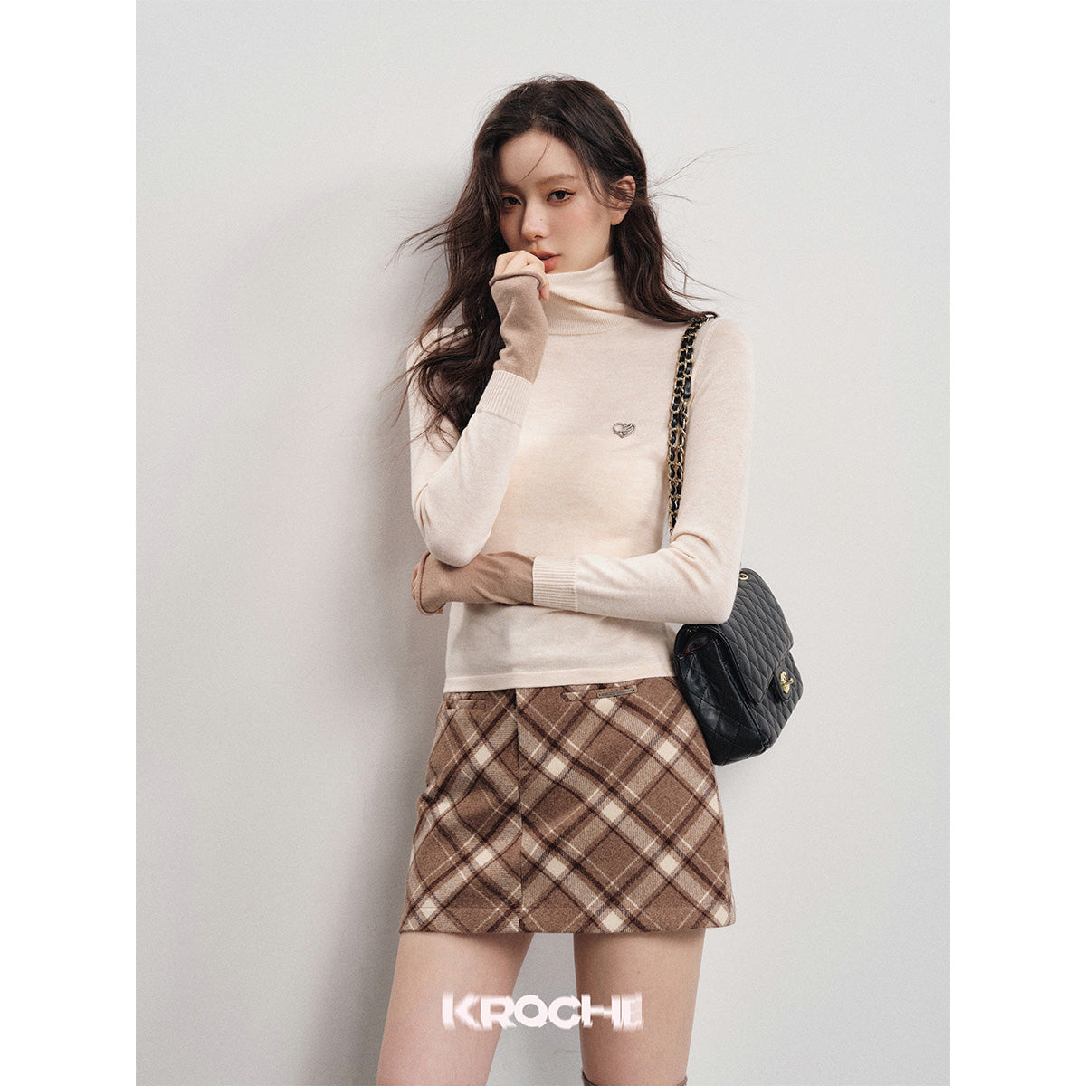 Kroche Color Blocked Cuff Woolen Knit Turtleneck Top Beige