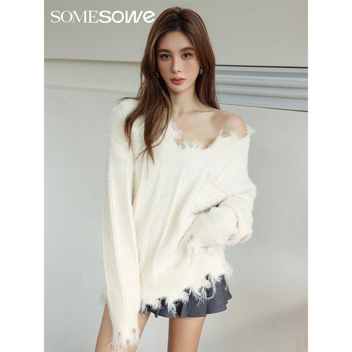 SomeSowe Destroy Faux Mink V-Neck Sweater White