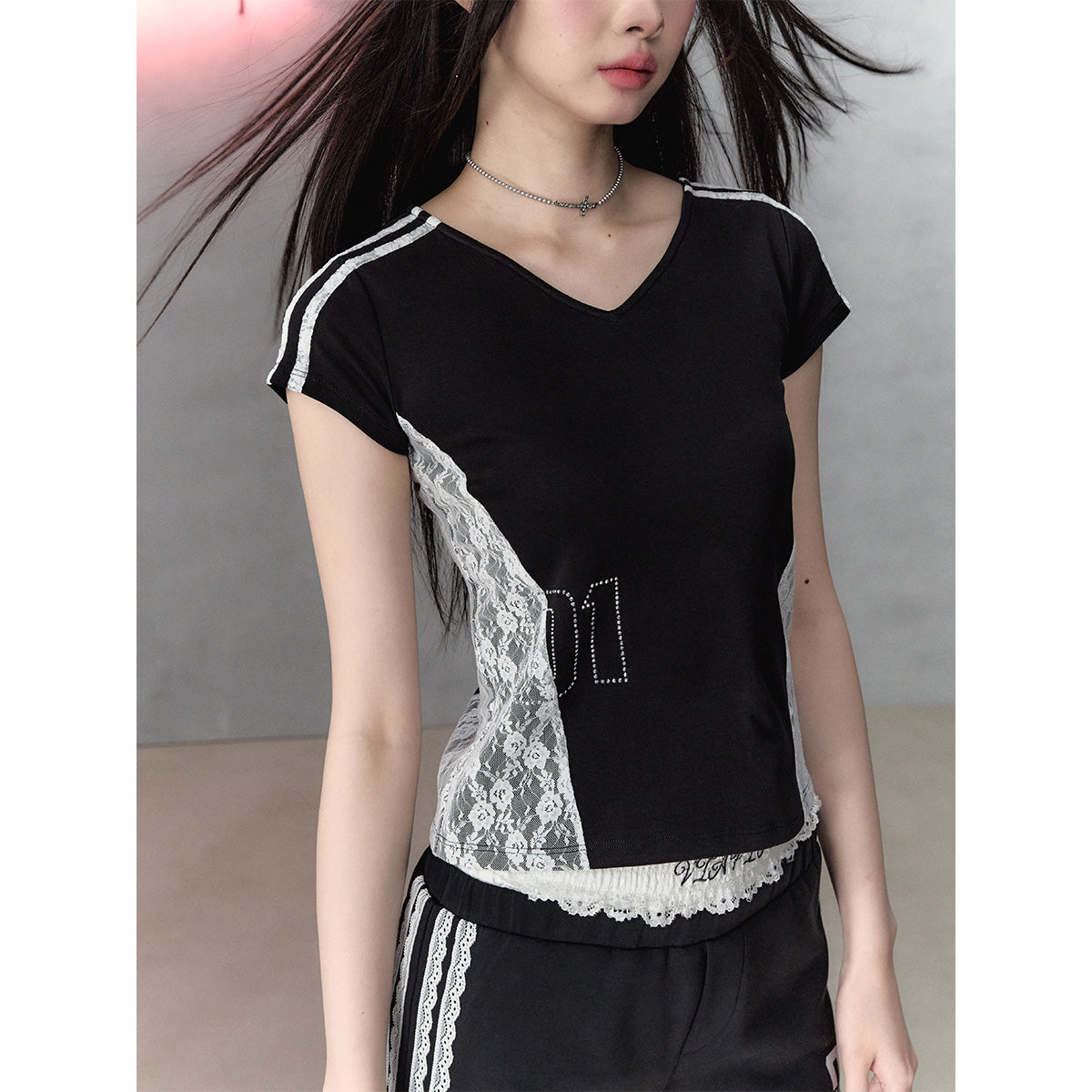 Via Pitti Lace Patchwork Rhinestone V-Neck Slim T-Shirt