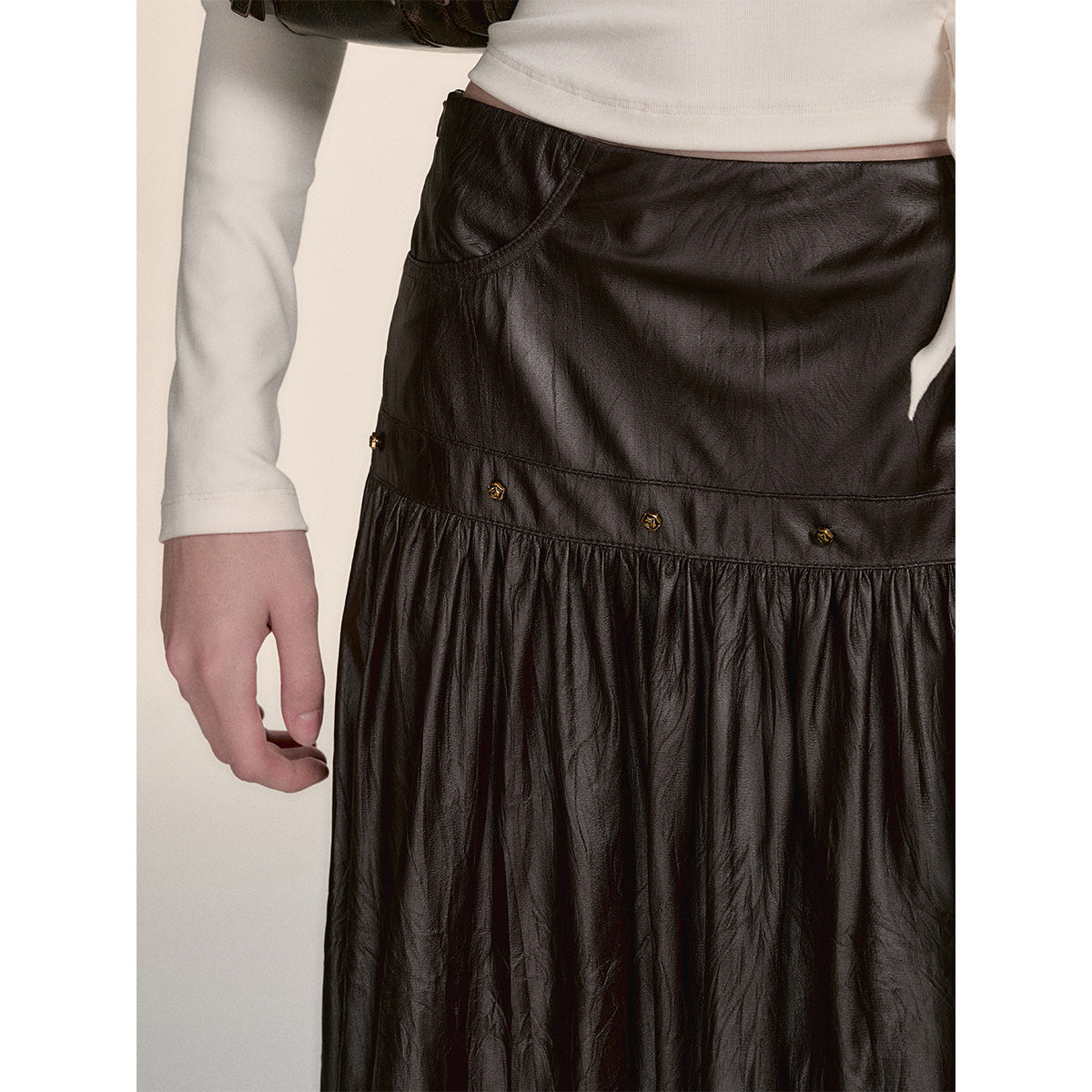 Via Pitti Rivet PU Leather Pleated Long Skirt Brown