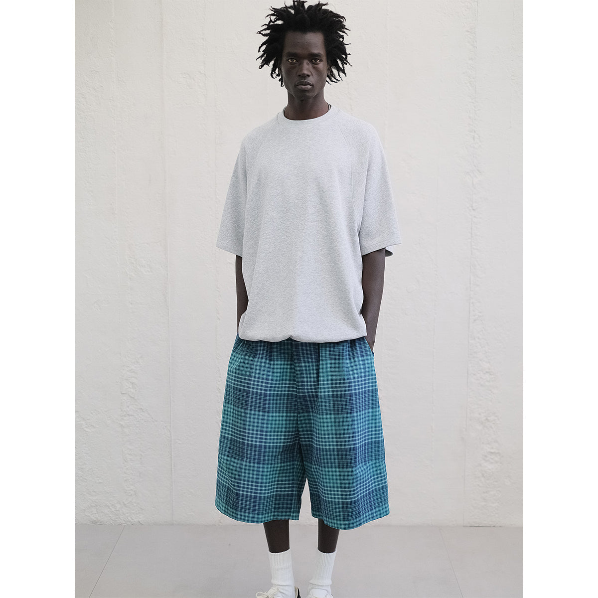 MANUFACTURE Oversize Plaid Quarter Pants Blue