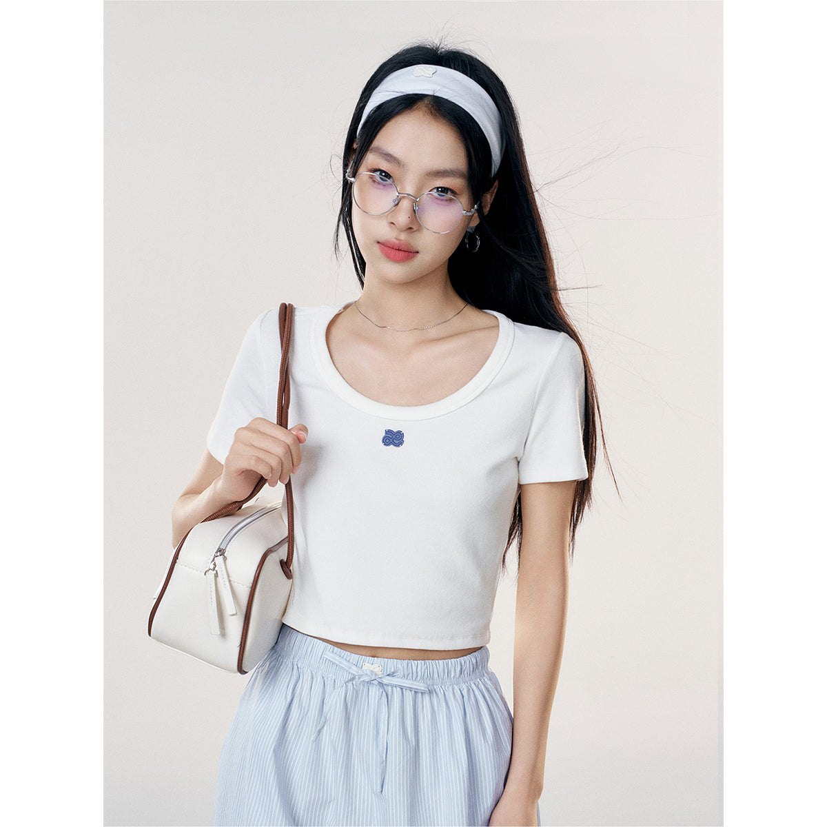 Liilou U-Neck Straight Shoulder T-Shirt White