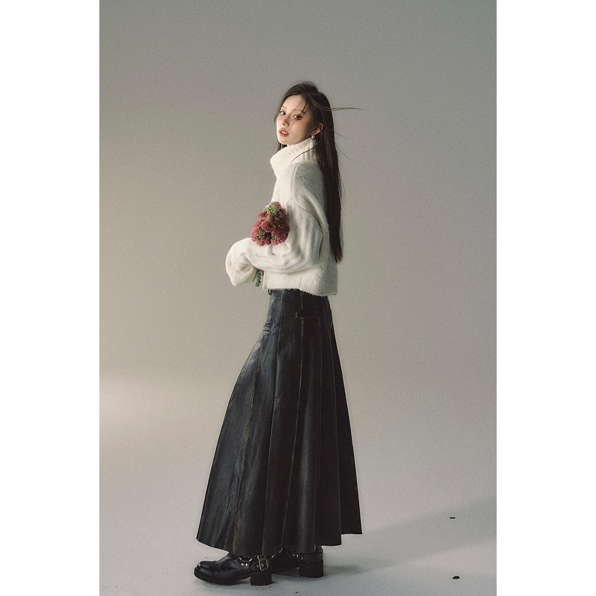 Via Pitti Brush-Off Leather Pleated Long Skirt Black